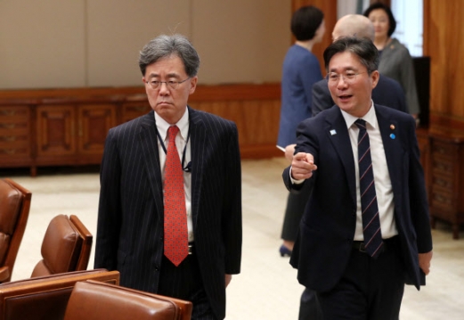 日보복 대응 머리 맞댄 성윤모 장관·김현종 차장