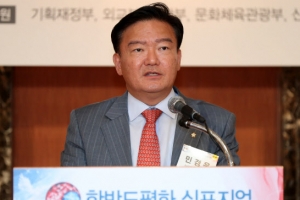 한국당, 당 수석대변인 민경욱→김명연 의원 교체