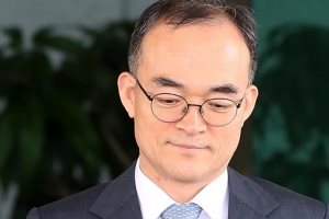 [포토] ‘희미한 미소’ 문무일 검찰총장