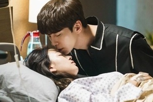 ‘퍼퓸’ 신성록-고원희, 병상 위 키스 “향수 이상 징후..감정 폭발”