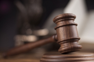 불질러 어머니 숨지게 한 20대 항소심 감형법원···“어머니께 용서 구하라”