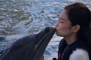 “돌고래와 뽀뽀” 제니, 사랑스러움 넘치는 일상 [EN스타]