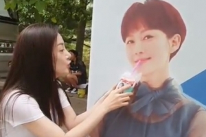 “언니도 쭉쭉쭉” 오나라, 염정아 커피차 선물에 ‘애교 폭발’ [EN스타]