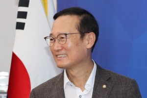 민주당, 정개특위 택하고 위원장에 홍영표…정의당 “매우 적절”