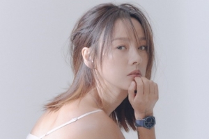 “내추럴 끝판왕” 이효리, 화려한 치장 없이도 ‘범접불가 美’[화보]