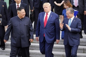 “북, 판문점 회동 우표 발행 계획…문 대통령은 도안서 빠질 듯”