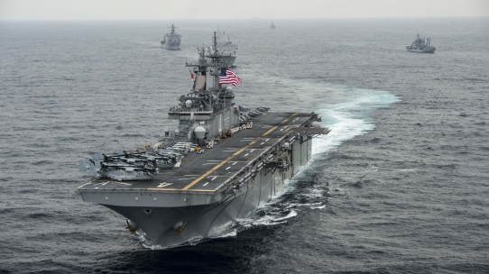 이란 무인기 격추한 미 해군 강습상륙함 복서함