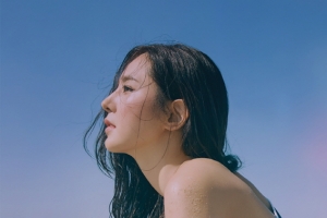 “청순X섹시” 한채아 수영복 화보, 출산 후에도 ‘탄탄 보디라인’