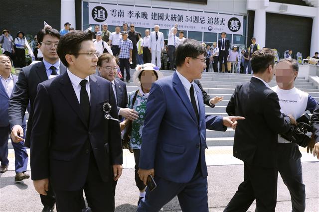 박근혜 전 대통령 지지자들 만난 황교안