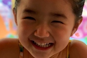 “무더위 날리는 미소” 소이현, 딸 하은-소은 근황 공개