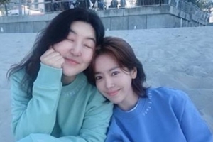 “노골적인 커플룩” 한지민, ‘봄밤’ 종영 후 한혜연과 달달 휴가