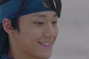 ‘호텔 델루나’ 이도현, 이지은 과거 남자로 눈도장 “설렘 미소”