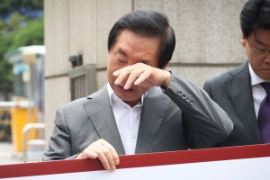 김성태 기사에 ‘지X’ 욕 댓글…법원 “모욕이지만 무죄”