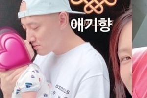 조수애♥박서원, 2세 안은 모습 포착 ‘행복한 미소’