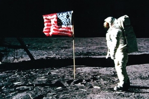 인류의 달 도착 50년… 달 소유권은 어떻게 되나