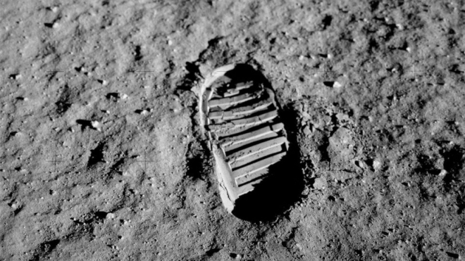 아폴로 11호 우주비행사 버즈 올드린이 달 표면에 찍힌 발자국을 촬영한 사진. 나사