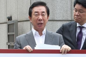 “딸 취업은 중요 이익… 뇌물죄 맞다” “청탁 여부 못 밝혀… 죄 성립 안 돼”
