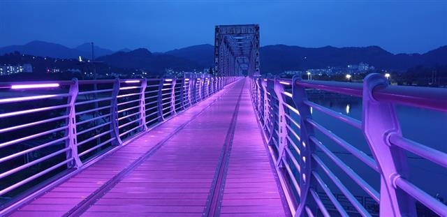 1968년 개통돼 50년 가까이 기차가 다니다 2016년 폐선된 섬진철교. 하동군 제공