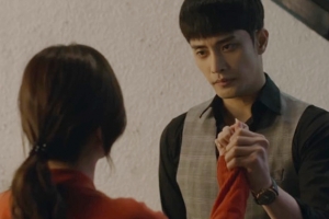 ‘레벨업’ 성훈VS한보름, 신경전→불꽃 튀는 눈빛 포착