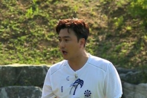 ‘뭉쳐야 찬다’ 안정환, 호랑이 감독으로 변신 “물도 마시지 마”