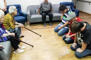 소녀상 조롱 청년들 위안부 피해 할머니께 사과