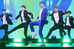 [현장영상] 강다니엘, 솔로 데뷔 타이틀곡 ‘뭐해’ 최초 공개