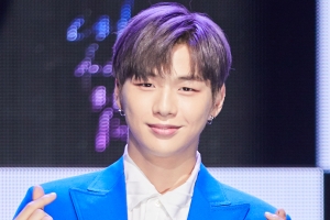 강다니엘, 솔로 데뷔곡 ‘뭐해’ 첫 무대… “기다려준 팬들 위한 앨범”