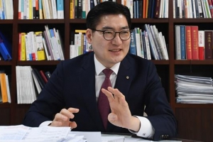 이정훈 강동구청장, 성장 이익은 주민에… 사회적경제 방식 인상적