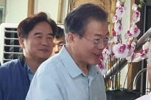 ‘휴가 취소’ 문 대통령, 지난 주말 2박 3일 제주도 다녀와