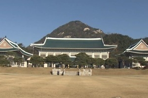 청와대, 아베 ‘지소미아 유감’ 발언에 “한 마디 한 마디 더 신중”