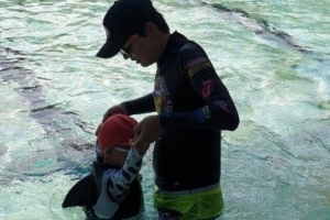 신정환 근황, 동네 물 맑은 풀장에서 포착