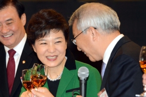 일본, 박근혜 정부에 “강제징용 판결 대응해라” 압박