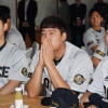 [서울포토] 생각에 잠긴 경찰야구단 선수들