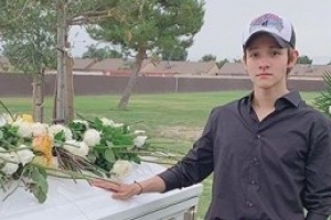 부친 묘소 찾은 김사무엘 “아빠는 내게 전설”