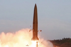 합참 “북한, 단거리 탄도미사일 2발 발사…30㎞ 저고도로 비행”