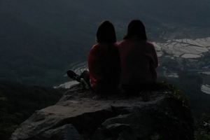 ‘캠핑클럽’ 이효리-이진, 일출 보며 속깊은 대화 ‘또 눈물’