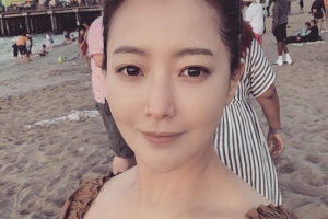 “자동 미모 완성” 김희선, 산타모니카 해변서 공개한 근황