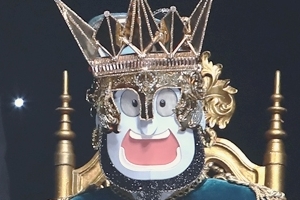 ‘복면가왕’ 노래요정 지니, 경쟁 가수 무대 본 뒤 “기습 포옹”