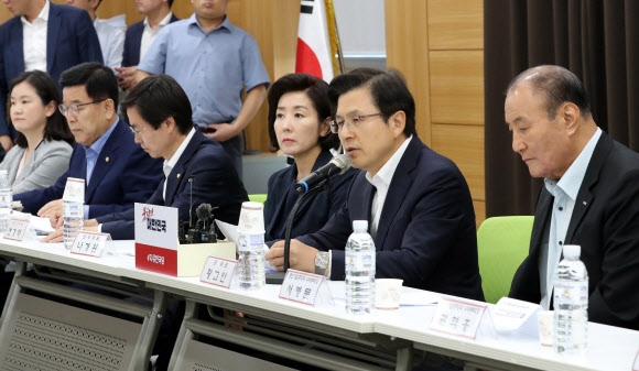 발언하는 자유한국당 황교안 대표