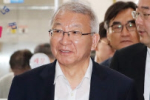 [포토] ‘여유로운 표정’ 양승태 전 대법원장 공판 마치고 법원 나서