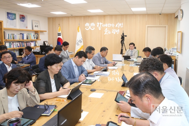 광명시는 간부회의에서 일본 정부의 수출규제 조치에 강력 대응해 나가기로 했다. 광명시 제공