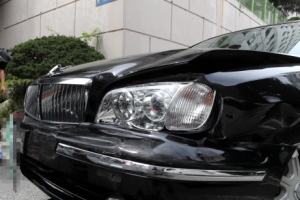 고령운전자 몰던 車, 간이풀장 돌진…“어린이 등 5명 다쳐”