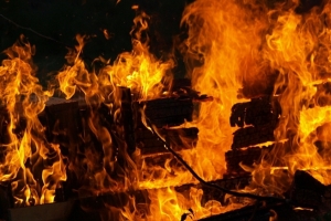 안성 박스 공장에서 큰 불…소방관 1명 사망·1명 부상