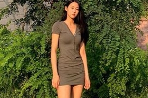 “팔-다리 길이 실화?” 설현, 근황 사진 속 비현실적 몸매 [EN스타]