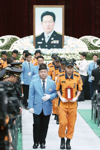 ‘안성 화재’ 석원호 소방위 눈물의 영결식