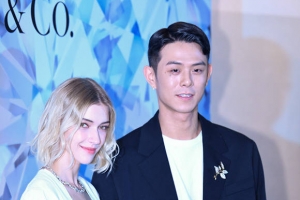 빈지노♥스테파니 미초바, 손 꼭 잡고 공식석상 ‘5년째 달달’[포토]