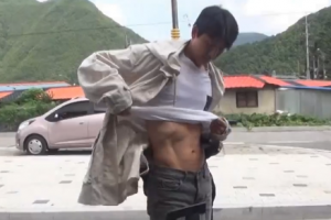 방송 도중 갑자기 복근 자랑한 정우성