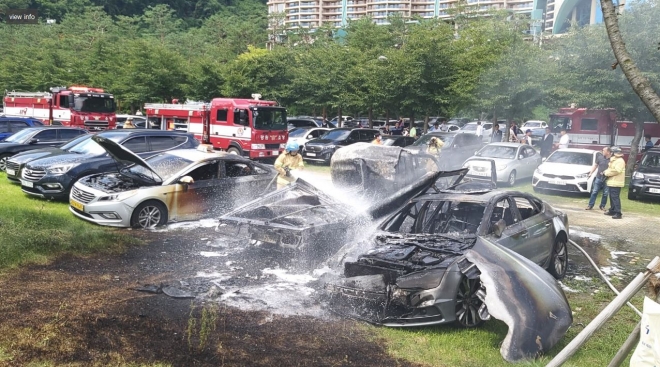 홍천 워터파크 야외 주차장서 불