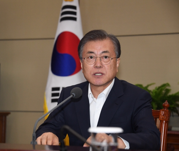 문재인 대통령이 12일 오후 청와대에서 열린 수석·보좌관회의에서 모두 발언하고 있다. 2019.8.12.  도준석 기자 pado@seoul.co.kr
