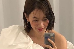 ‘김우빈♥’ 신민아, 촬영 현장에 나타난 깜짝 손님 공개 [en스타]